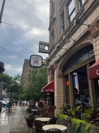 Gluek's Restaurant & Bar