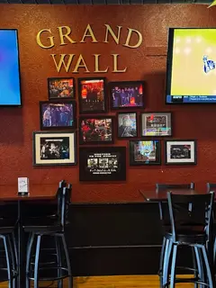 Grand Avenue Pub photo 4