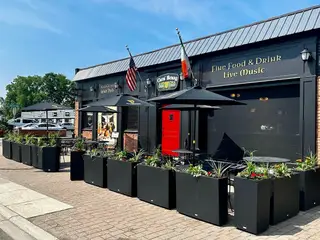 Gus' Snug Irish Pub