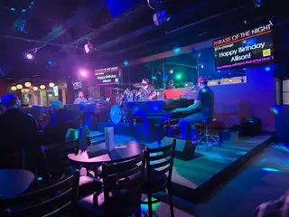Hammers Dueling Piano Bar