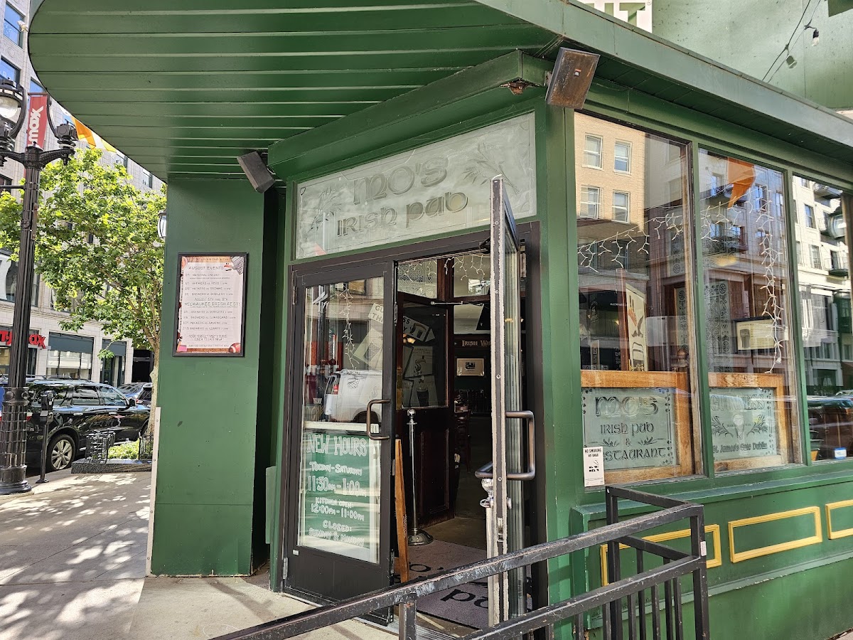 Mo's Irish Pub Downtown