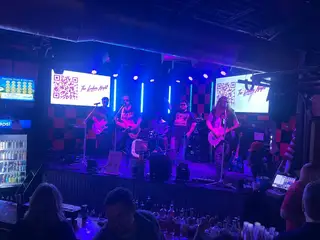 Mr. Ed's Bar