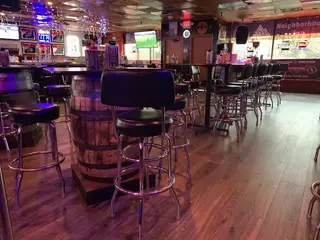 Neighborhood Inn Bar & Grill
