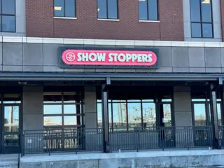Show Stoppers Family Dining & Entertainment