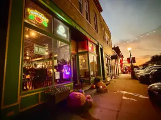 The Upright Pub & Music Parlor