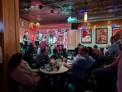 Tip Top Deluxe Bar & Grill photo 3