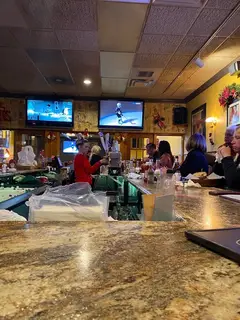 Twin Oaks Lounge photo 3