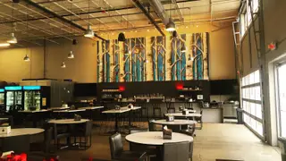 Une Année | Hubbard's Cave Brewery & Barbecue